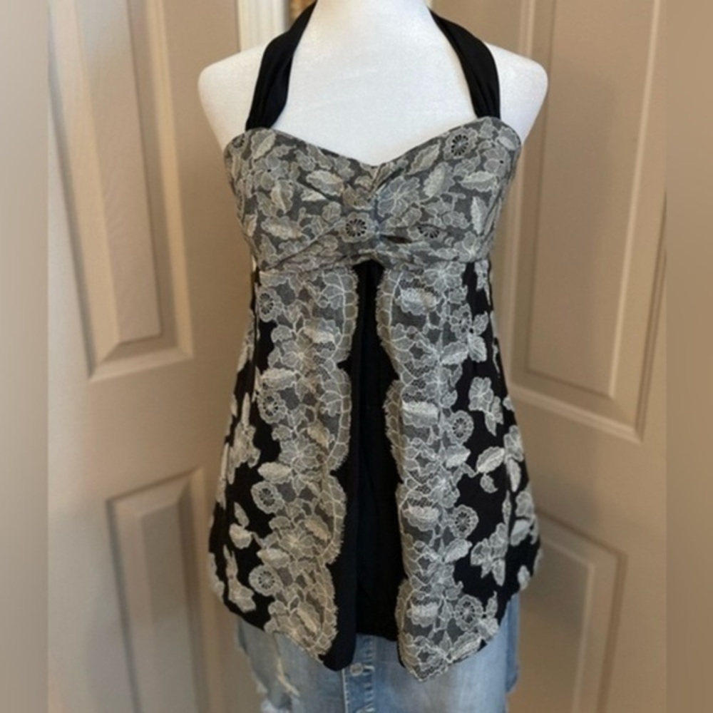 White House Black Market black & cream silk halter top with tie straps. Size 4.